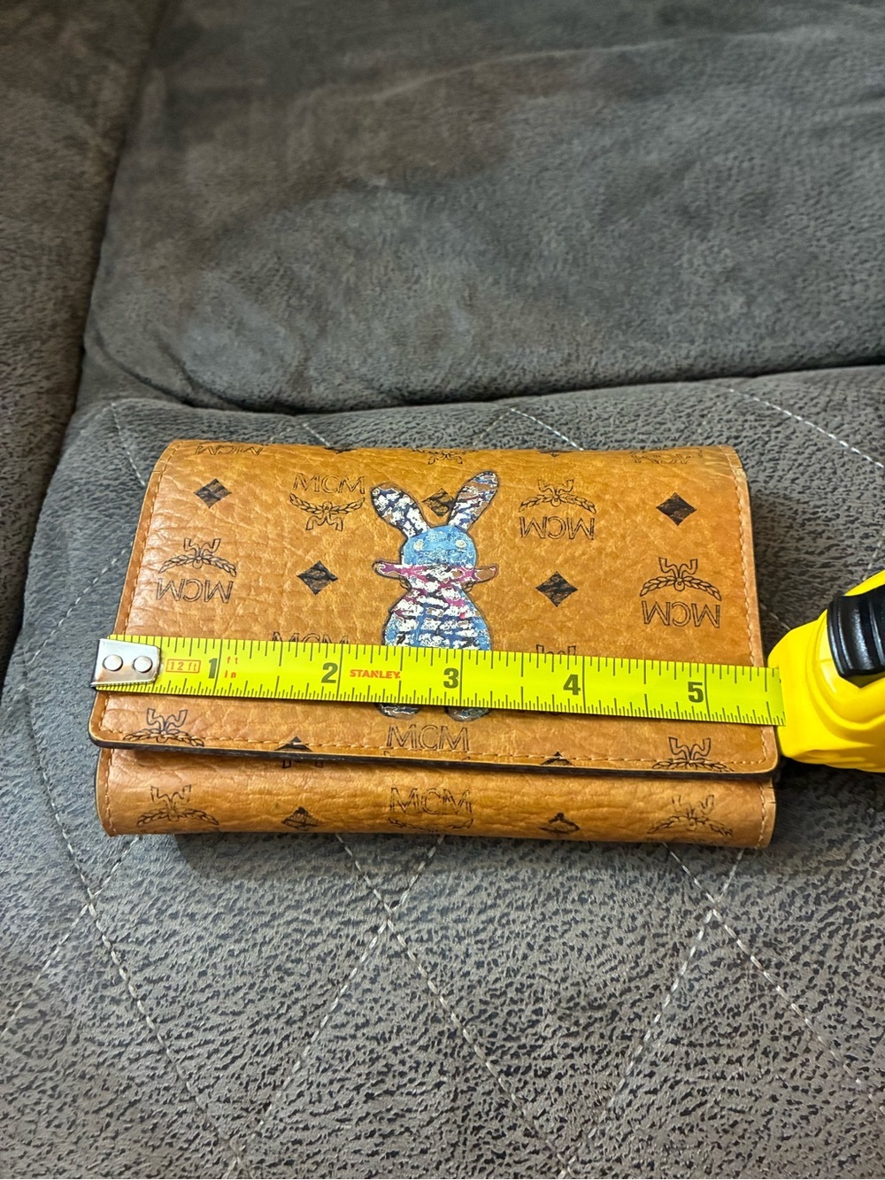 MCM Cognac Visetos Wallet with Multicolor Bunny Motif - Picture 4 of 5